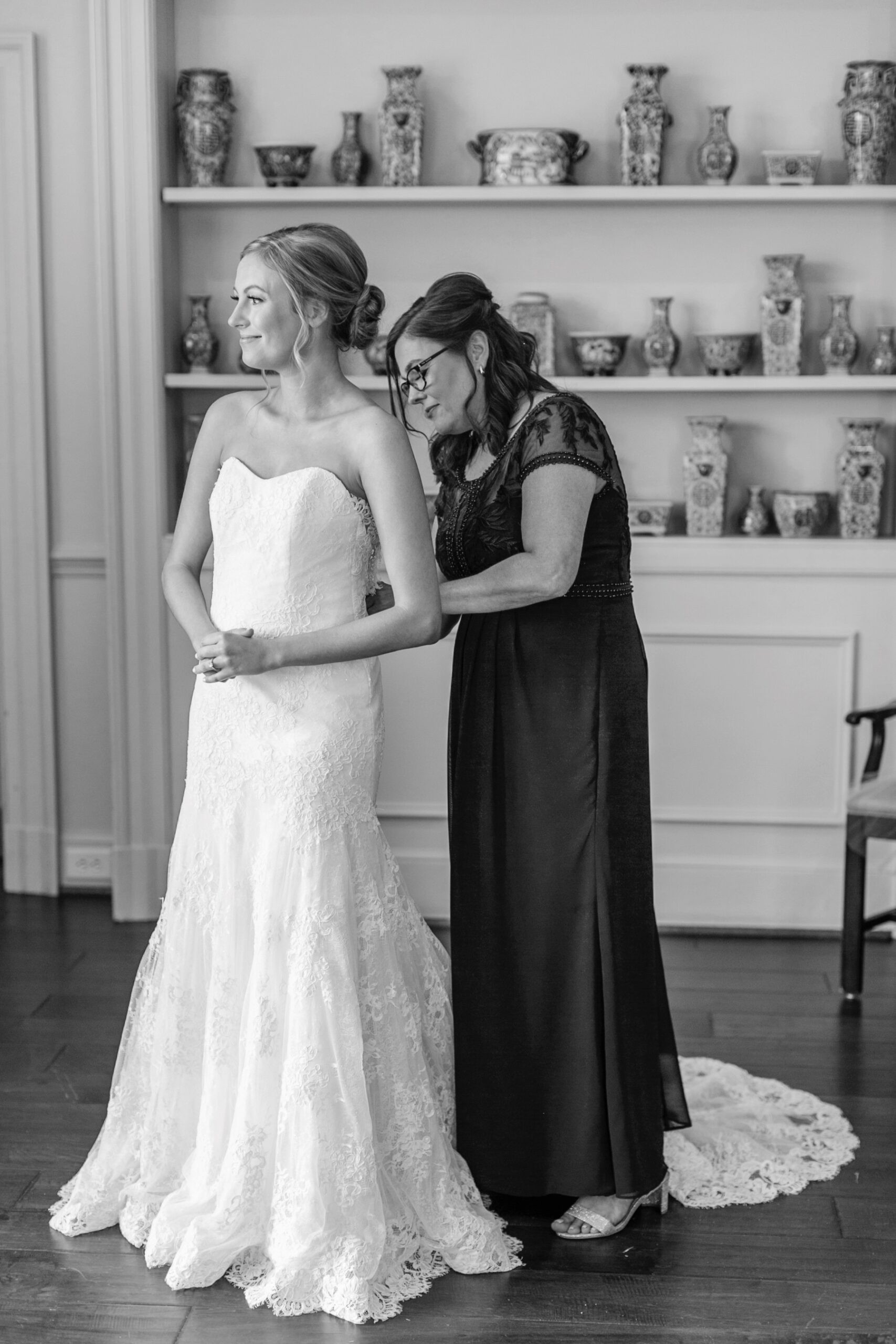 Birmingham Wedding - Lace bridal gown by Lea-Ann Belter _0060bw